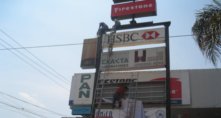 Instalación de Anuncios Luminosos